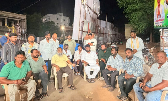 Jagga Reddy offers special prayers at the IB Vinayaka idol in Sangareddy