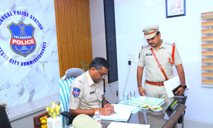ACP S. Janaki Reddy inspects Amanagal Police Station and reviews pending cases and Dasara festival security arrangements.