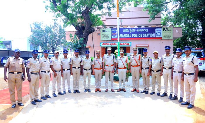 ACP Janaki Reddy Amanagal Police Station Inspection3