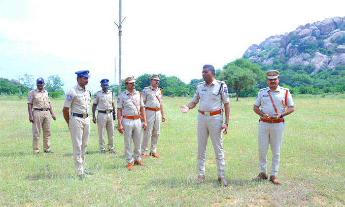 ACP Janaki Reddy Amanagal Police Station Inspection5