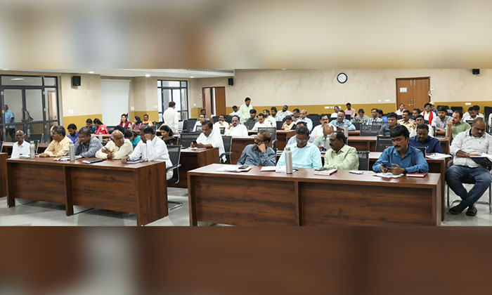 Bhavesh Mishra Directs Speedy Resolution of Prajavani Applications4