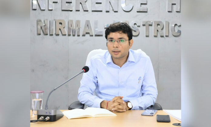 District Collector Bhavesh Mishra directs teachers to improve student learning in government schools and appreciates the Abhyasa Deepika website.