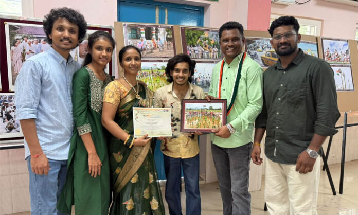 Venkatapuram photographer Chandrakala receives national award for photograph of farmers hoisting the national flag