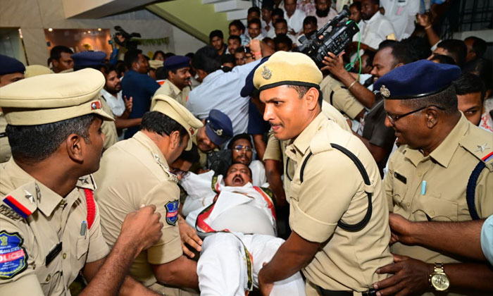 Protest | సికింద్రాబాద్ రైల్వే జీఎం కార్యాలయం ఎదుట కాంగ్రెస్ మెరుపు ధర్నా 2 Congress Protest Outside Secunderabad Railway GM Office21