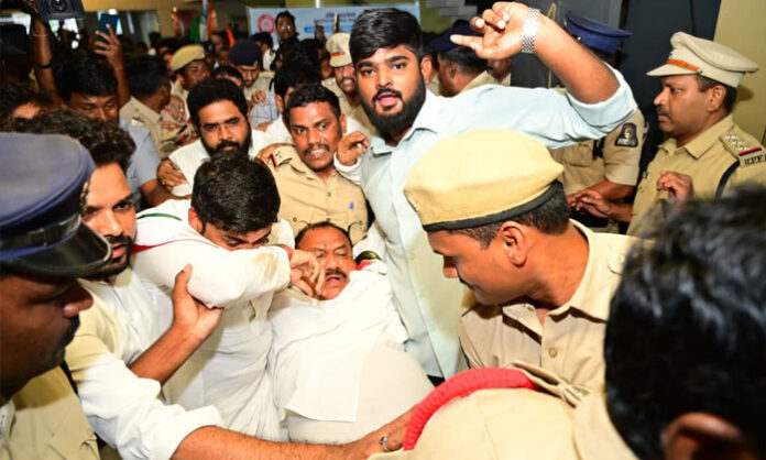 Congress leaders, including Mahesh Kumar Goud and Ponnam Prabhakar, stage a protest outside the Railway General Manager’s office in Secunderabad over the denial of special trains to Delhi.