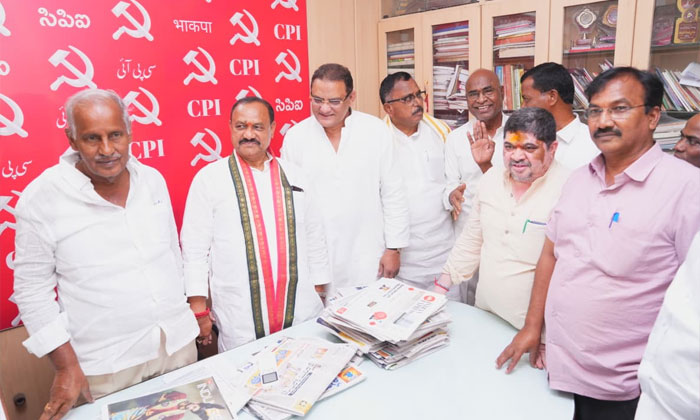 Election Alliance | సీపీఐ నేతలతో కాంగ్రెస్ నేతల భేటీ.. 1 Congress Seeks CPI Support for Graduates Constituency Elections