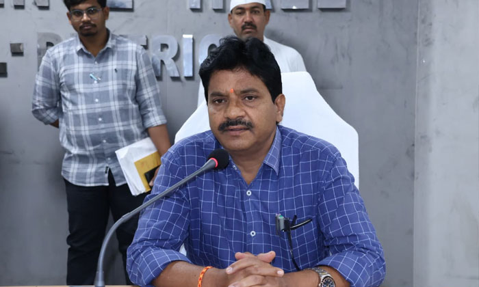 District Collector Bhavesh Mishra Leads Gandhi Jayanti Celebrations at Collectorate1