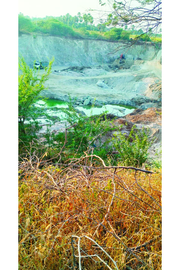 Erragunta Lake Illegal Soil Excavation Nalgonda3
