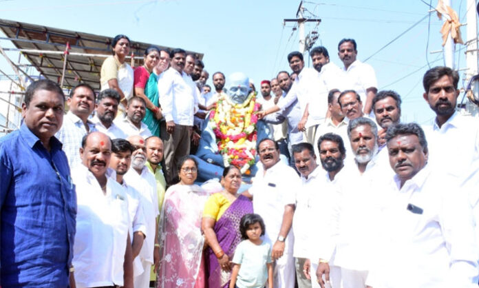 Congress leaders celebrate Gandhi Jayanti in Sadashivpet by paying tributes to Mahatma Gandhi