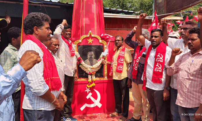 CPI(M) leaders pay tribute to Gurram Venkateswarlu on his 16th death anniversary