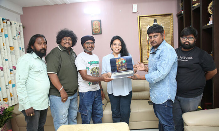 M.M. Sreelekha unveils the Jinaka Chika song from Varun Sandesh’s Telugu film Yadbhavam Tadbhavati, sung by Rahul Sipligunj.