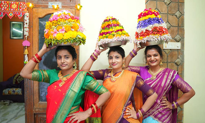 Kadthal Saddula Bathukamma Celebrations Reflect Telangana Culture4