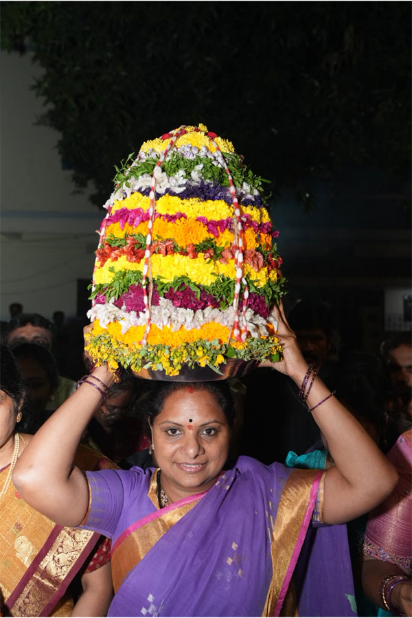Kalvakuntla Kavitha Bathukamma Celebrations in Hastinapuram