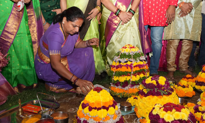 Kalvakuntla Kavitha Bathukamma Celebrations in Hastinapuram3
