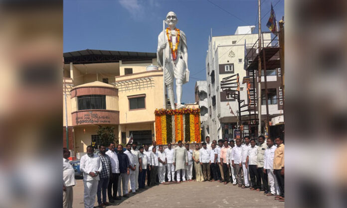 Maddula Srinivas Reddy pays tribute to Mahatma Gandhi by garlanding his statue during Gandhi Jayanti celebrations at Gundlapochampally.