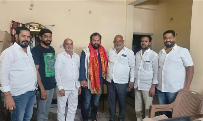 Pedda Narasimha Goud celebrates his birthday with Goud Sangham leaders, friends and well-wishers in Sadashivpet.