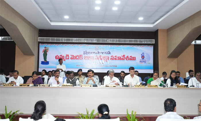 Ponguleti Srinivasa Reddy Warns Revenue Officials1