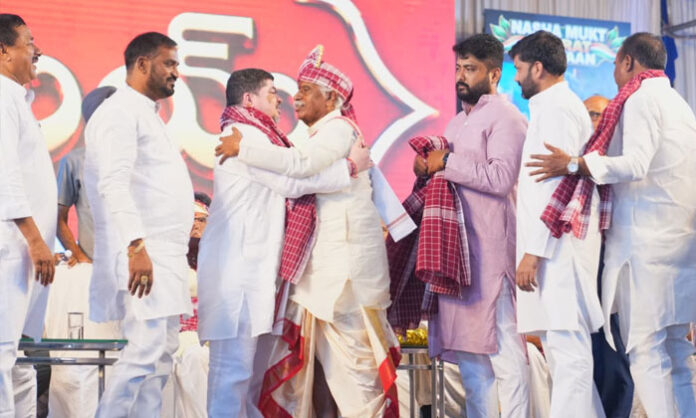 Minister Ponnam Prabhakar participates in the Alai Balai event organized by Bandaru Dattatreya.