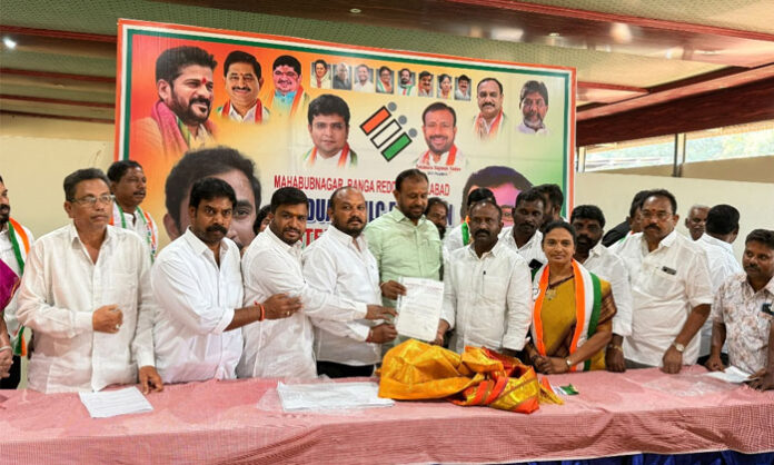 Rahul Kadam receives his appointment as Chandrapuri Colony Division Congress SC Cell President.