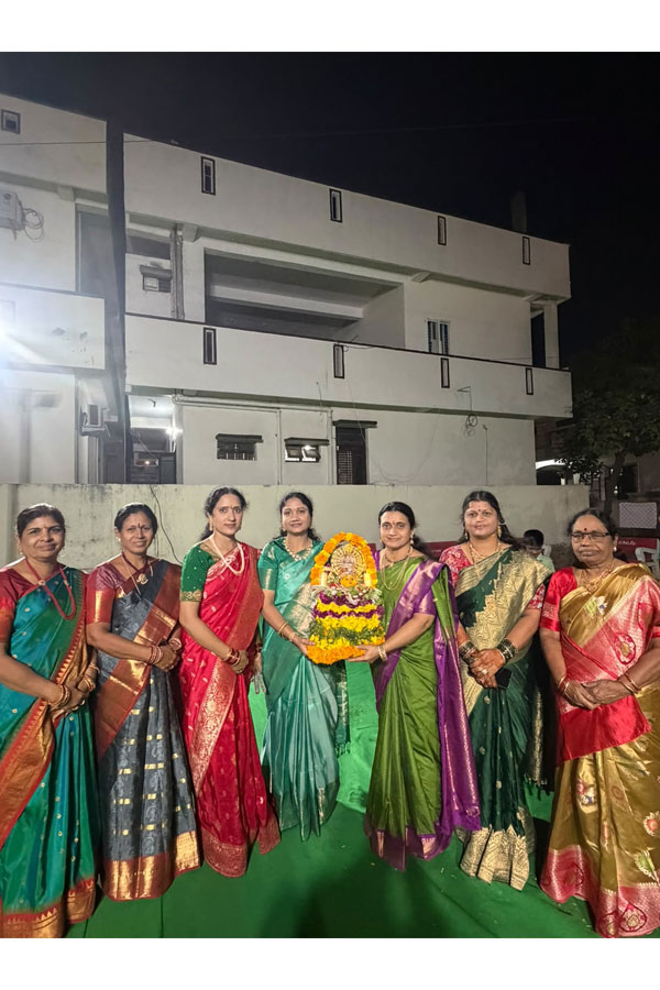 Saddula Bathukamma | అంబరాన్నంటిన సద్దుల బతుకమ్మ సంబరాలు.. 1 Saddula Bathukamma Celebrations in Nirmal1