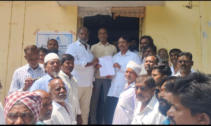 Siddapur Villagers Seek Land for Crematorium 1