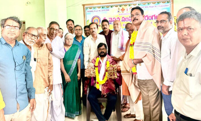 Meritorious students receive awards at the Sri Vaishnavi Sangham Warangal Pratibha Pushkaralu ceremony.