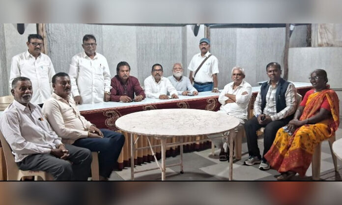 Activists from Surat, Bhiwandi and Mumbai meet at Rajagruha in Dadar to discuss coordination under the KK Committee recommendations.