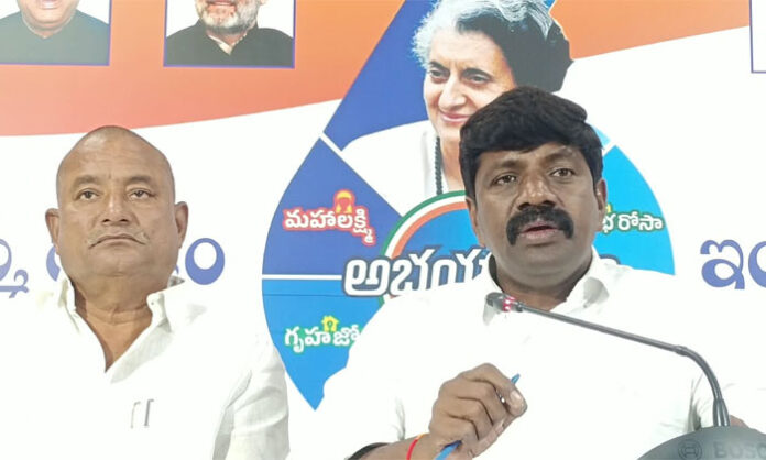Government Whip Vemula Veeresham speaks to the media about the Tummidihatti and Kaleshwaram projects at the Assembly's CLP media centre.